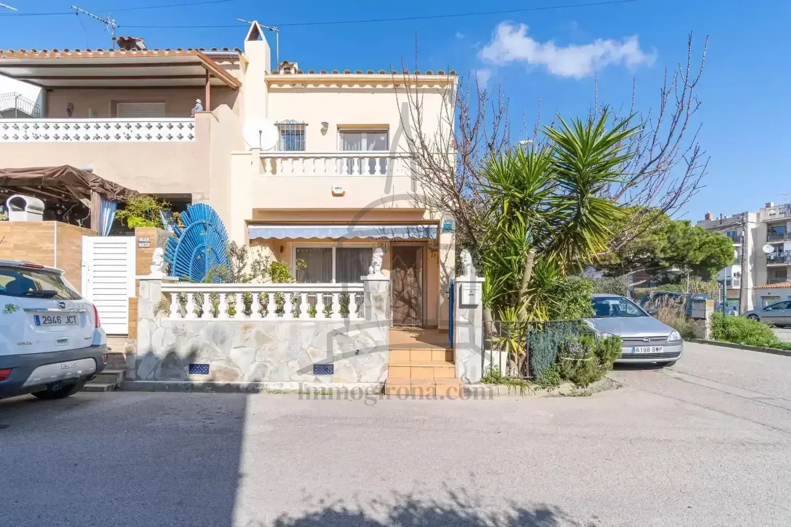 Casa esquinera en Puigmal, Castelló d'Empúries